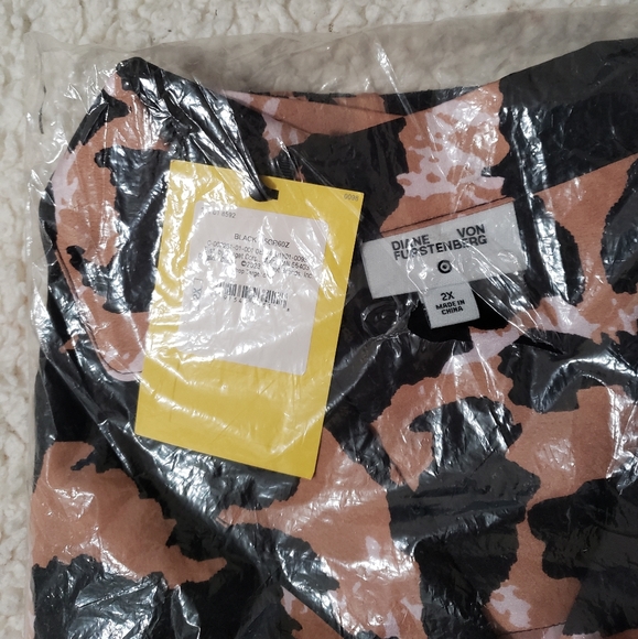 DVF for Target 2pc Long Sleeve Notch Collar Top & Shorts Leopard Pajamas… - Picture 14 of 14